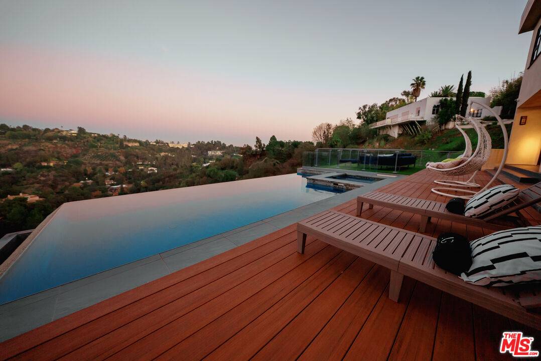 1018   STRADELLA RD Bel Air LA