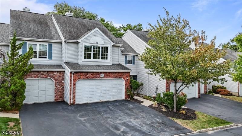 Renovated Townhome in Desirable Bridle Club !