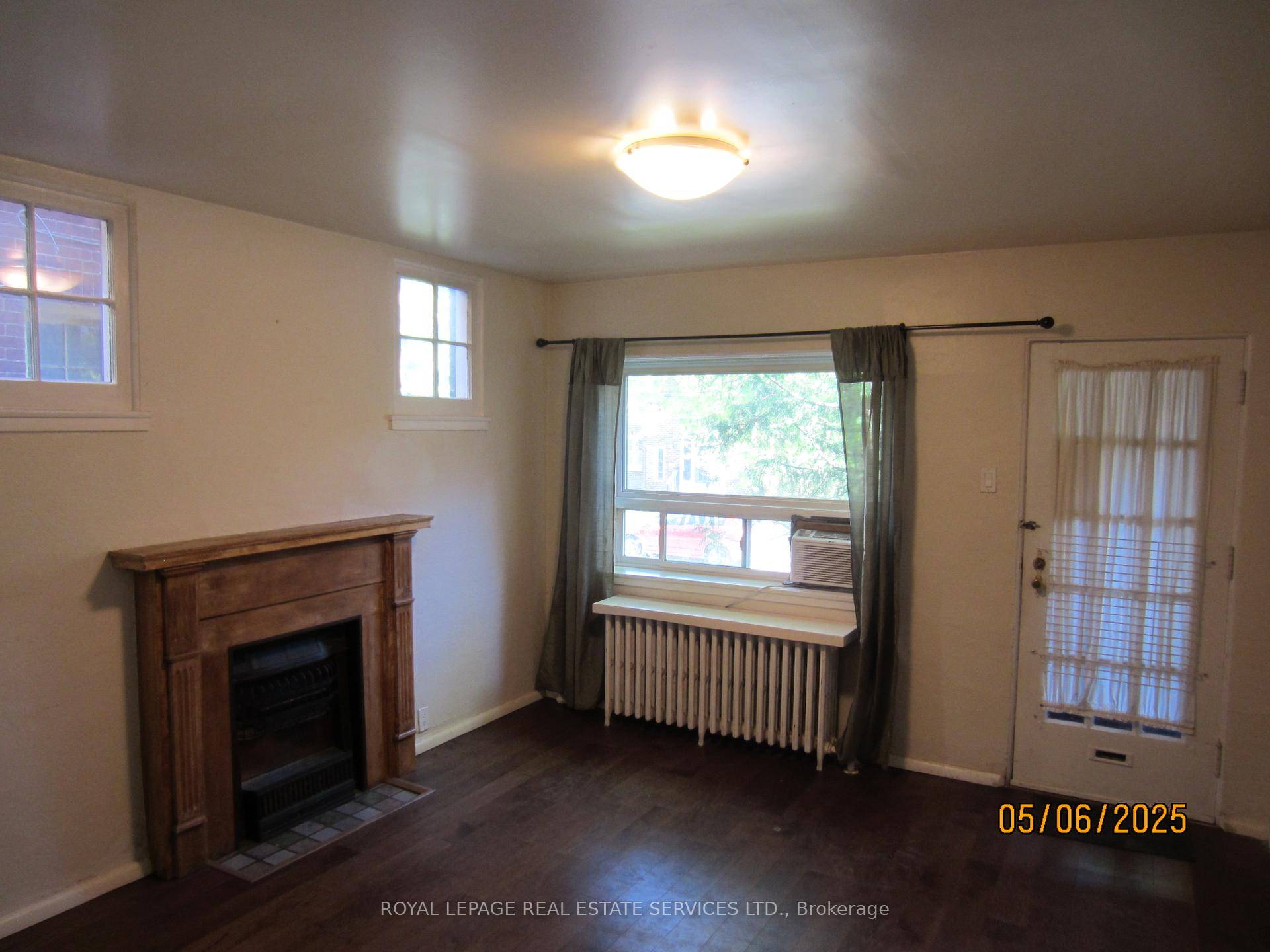 Two Bedroom Apartment with one car garage available in Prime Davisville.
