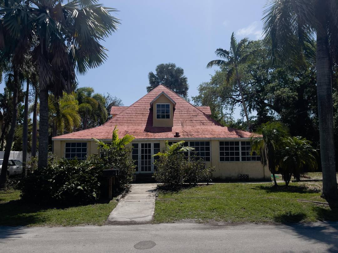 Prime multi family investment property on an oversized lot in one Fort Lauderdale's fastest growing areas.