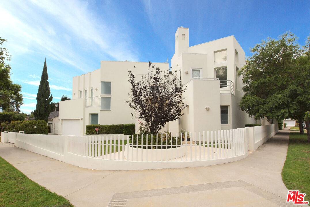 269  N Bundy Dr 5BR Brentwood La