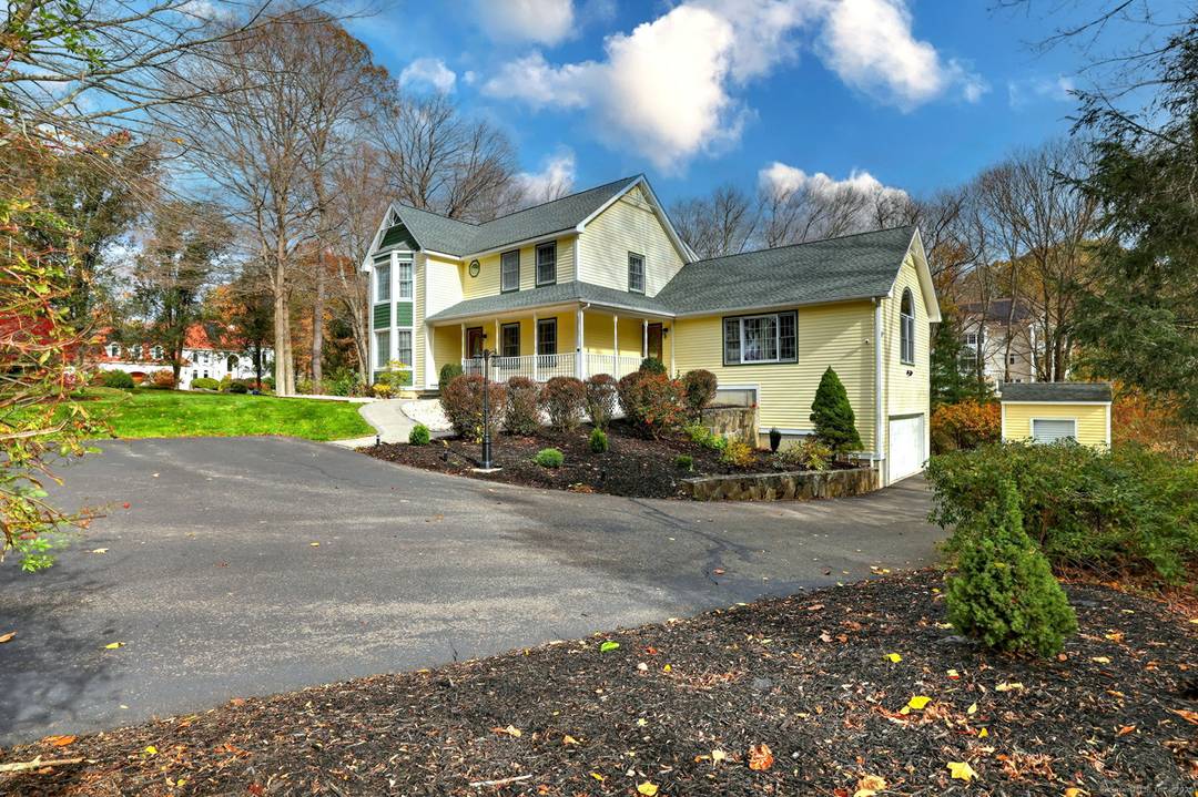 Beautifully maintained 4 bedroom Colonial style home built in 1994, located in a desirable and secluded subdivision loop.