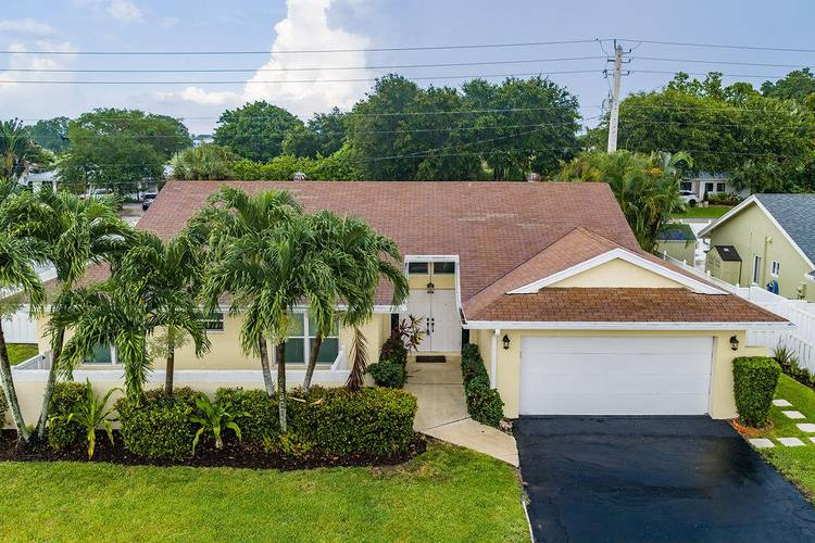 Welcome to this charming single story home in Homewood Lakes, Delray Beach, designed for comfortable living amp ; entertaining.