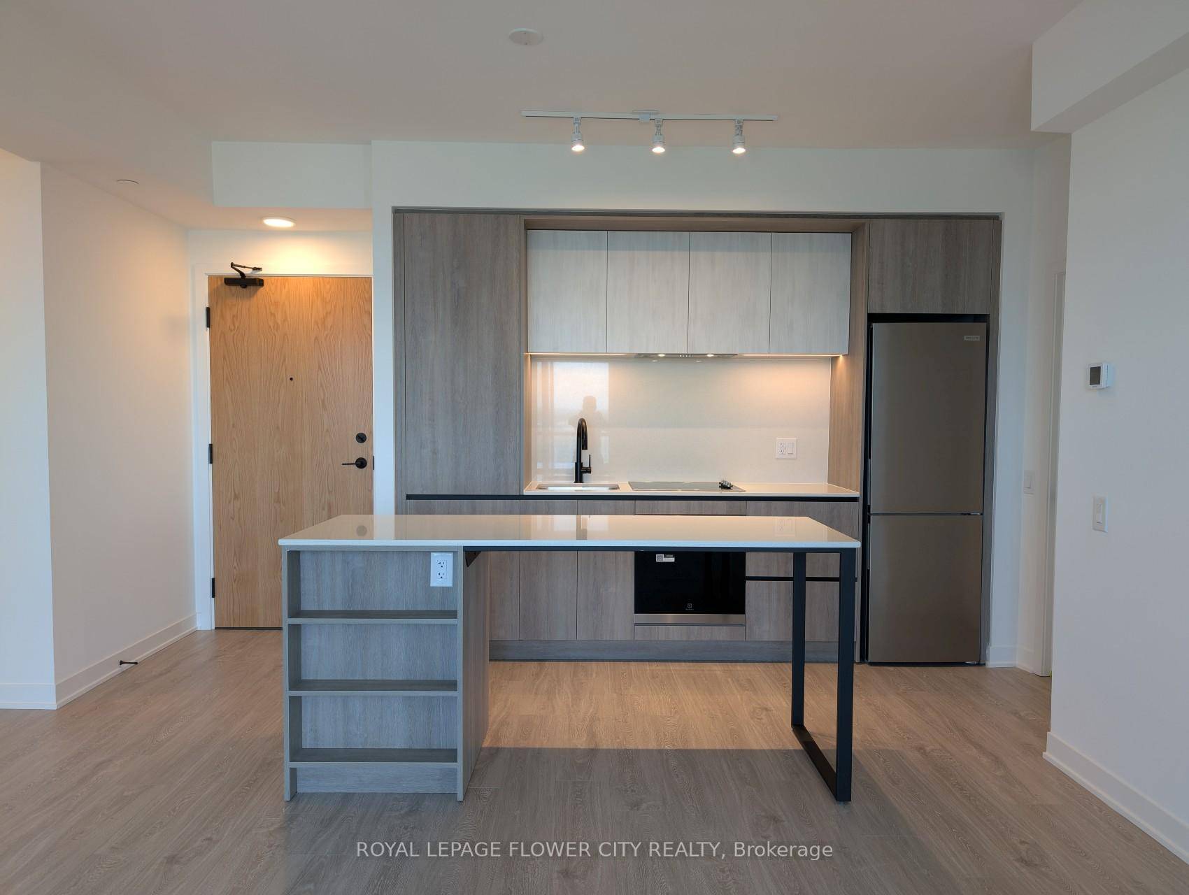 Luxurious 2 Bedroom Suite at Kindred Condos !