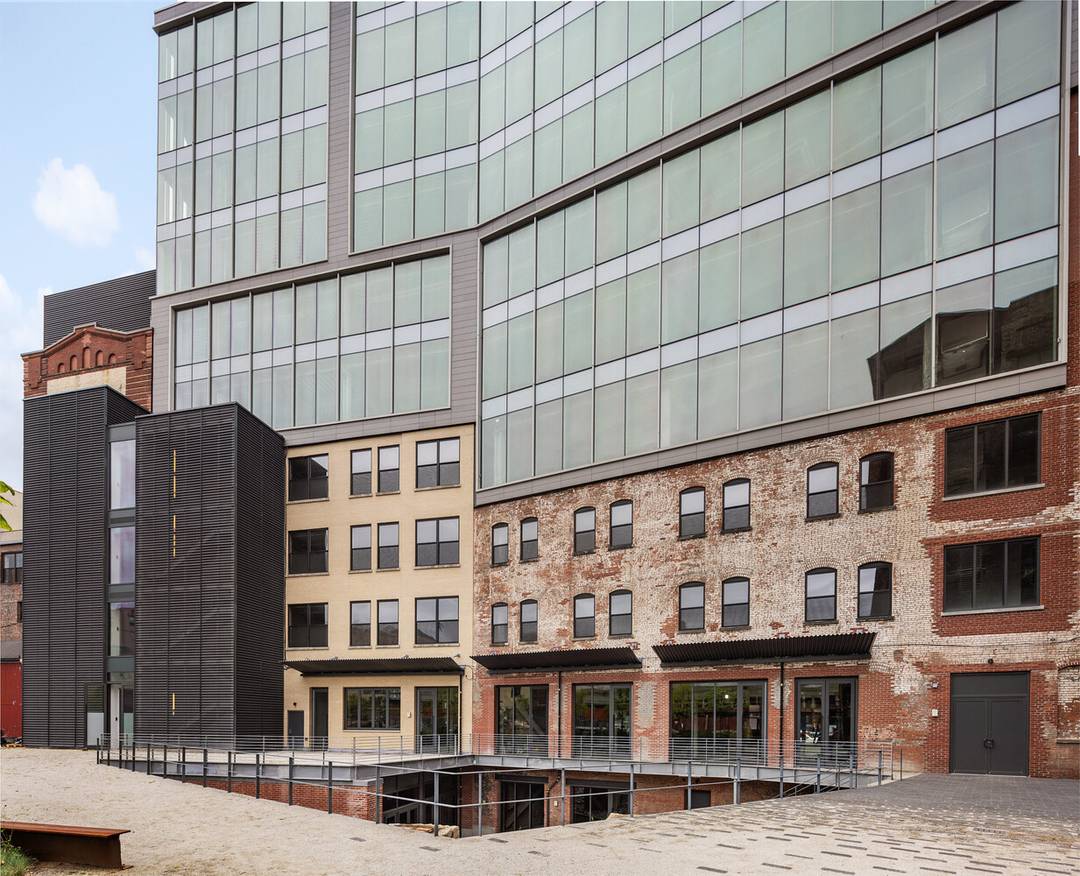 CONNECTING STREET, COURTYARD AND COMMUNITY DUAL FRONTAGE RETAIL AT THE MALT HOUSE Secure a flagship concept within The Factory District in West Harlem, New York's leading innovation hub.