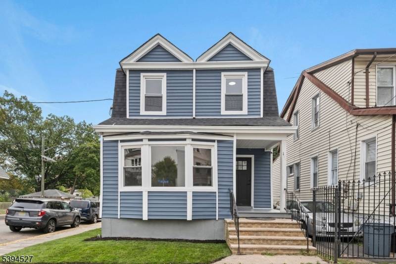 Welcome to this beautifully renovated single family home situated on an oversized 25x129 lot.