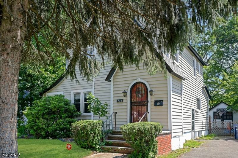 3 bedroom, 1 bath home with spacious yard.