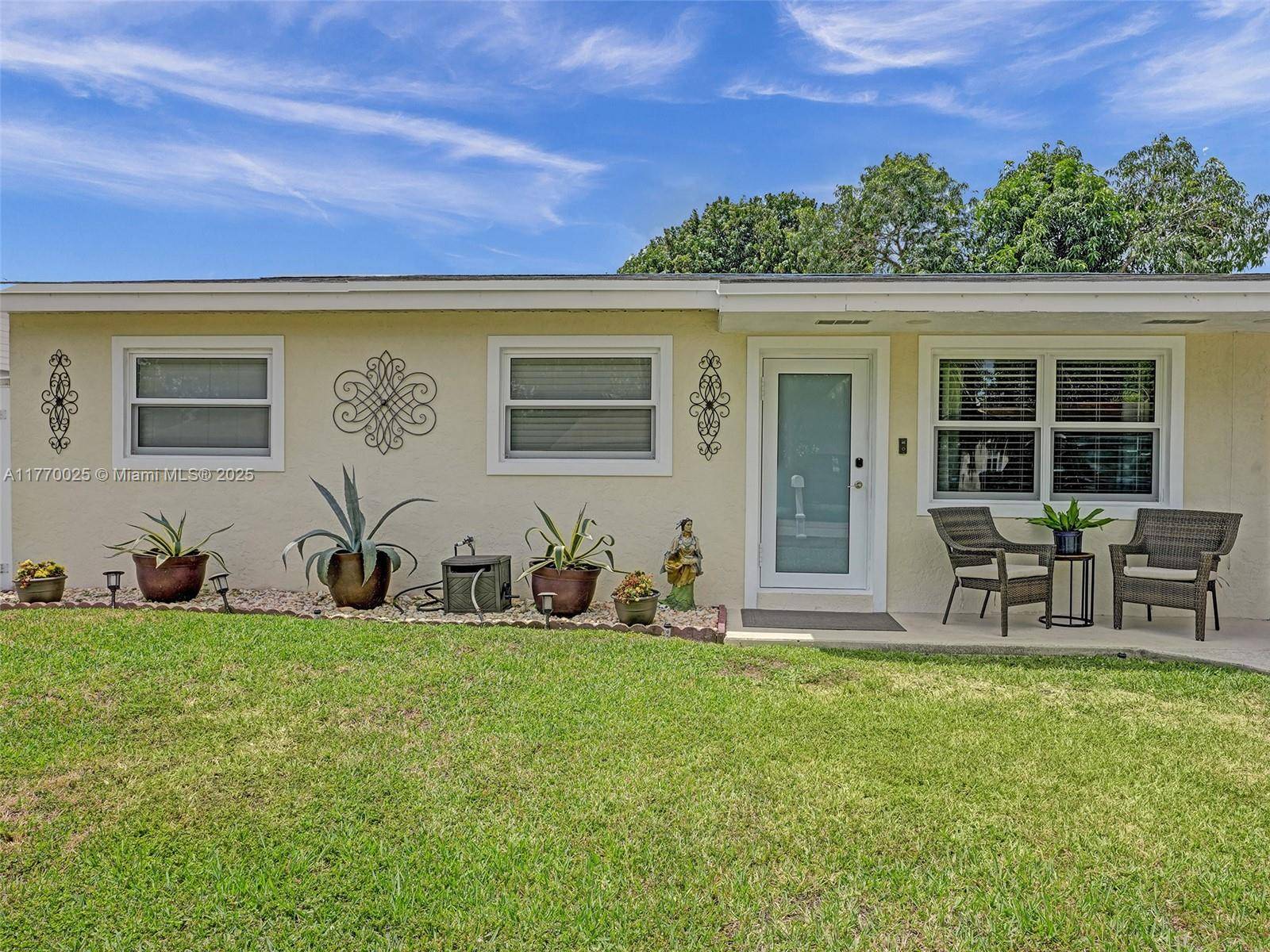 This charming 3 2 home is located on a peaceful, non flooding cul de sac.
