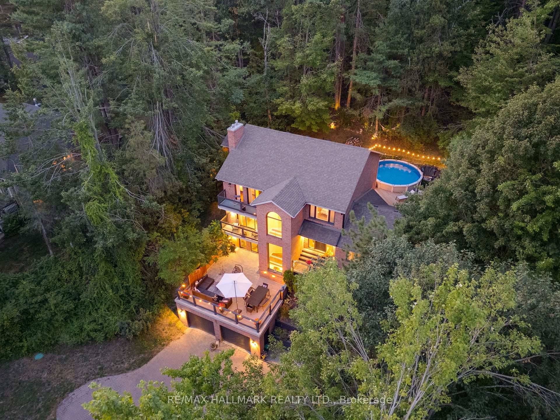 Discover the pinnacle of luxury living in this distinguished executive home, beautifully positioned in one of Springwaters most sought after neighbourhoods.