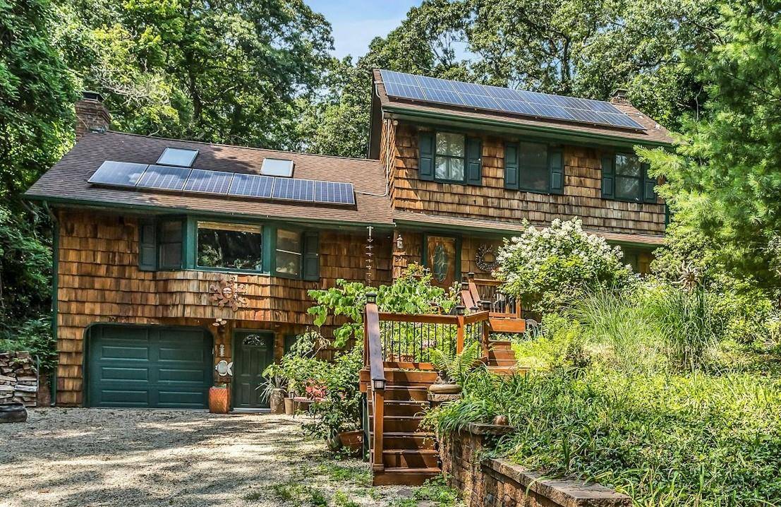 Enjoy chalet living and unprecedented privacy in the wooded ambiance of Fort Salonga.