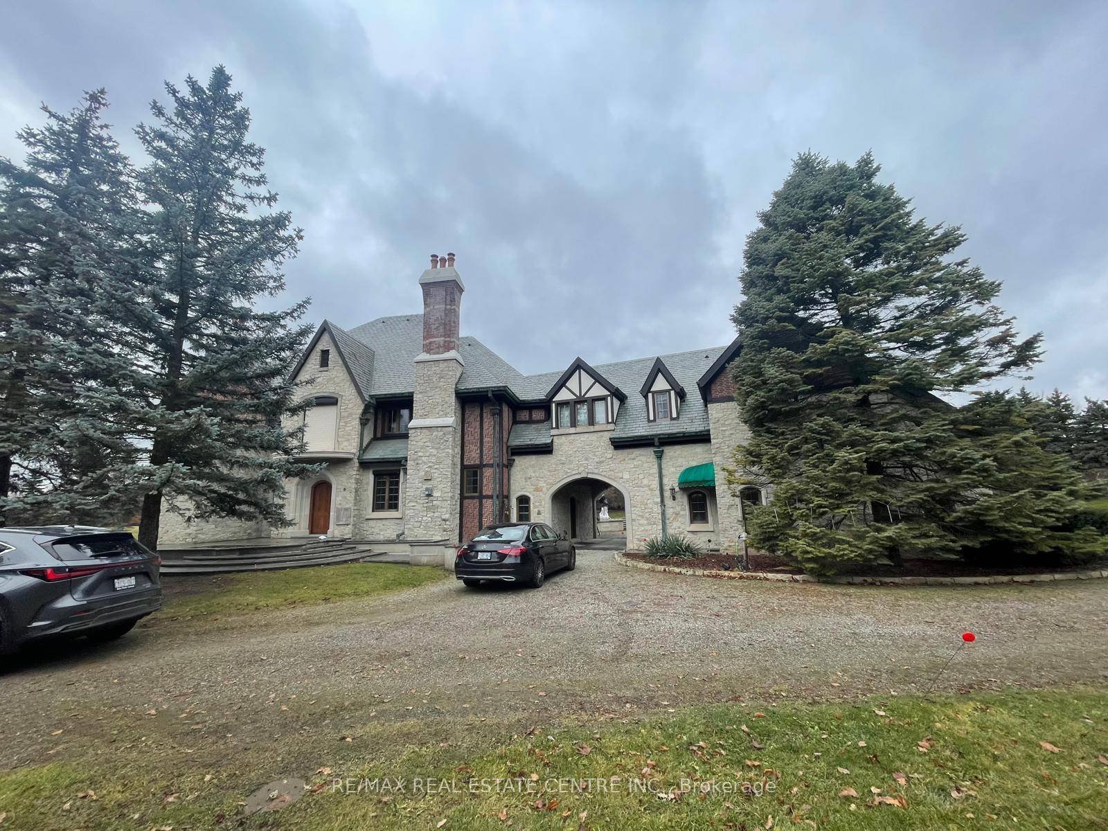 The Pinnacle Of Luxury Welcome To Edgeforest, A Sanctuary Of Unparalleled Luxury And Timeless Design, Nestled On a Meticulously Landscaped 1 Hectare 2.