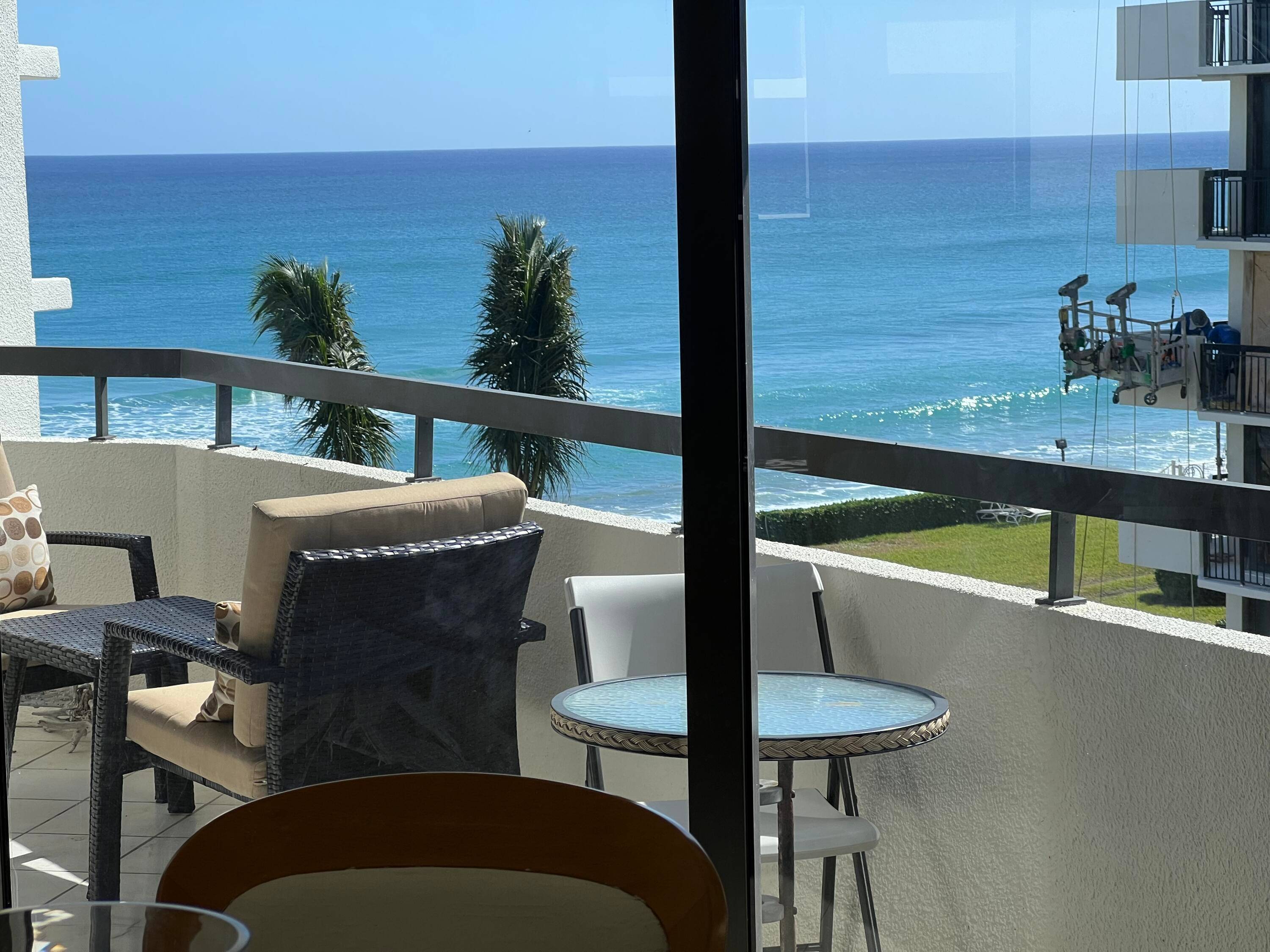 WELCOME TO YOUR PALM BEACH RETREAT.