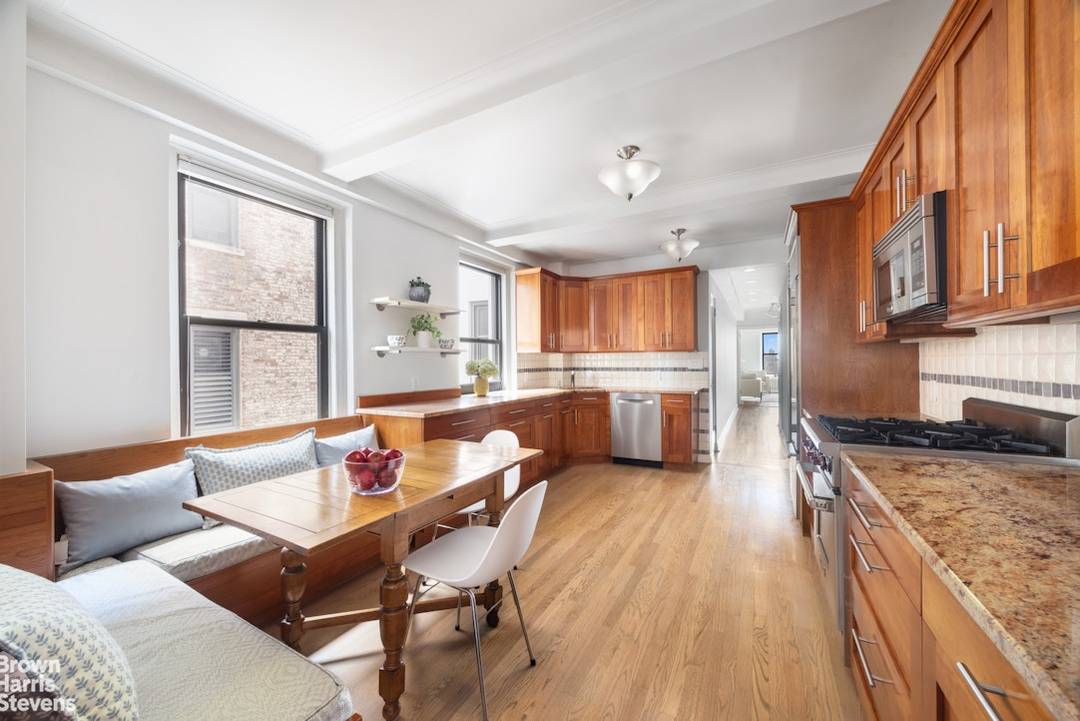Breathtaking views of Central Park and beyond greet you immediately upon entering this gracious high floor home.