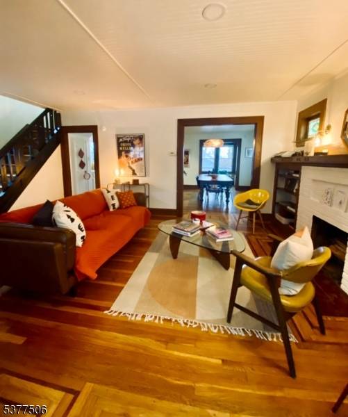 Situated on one of Bellville's best, tree lined streets, this beautiful 4 bedroom home shows pride of ownership.