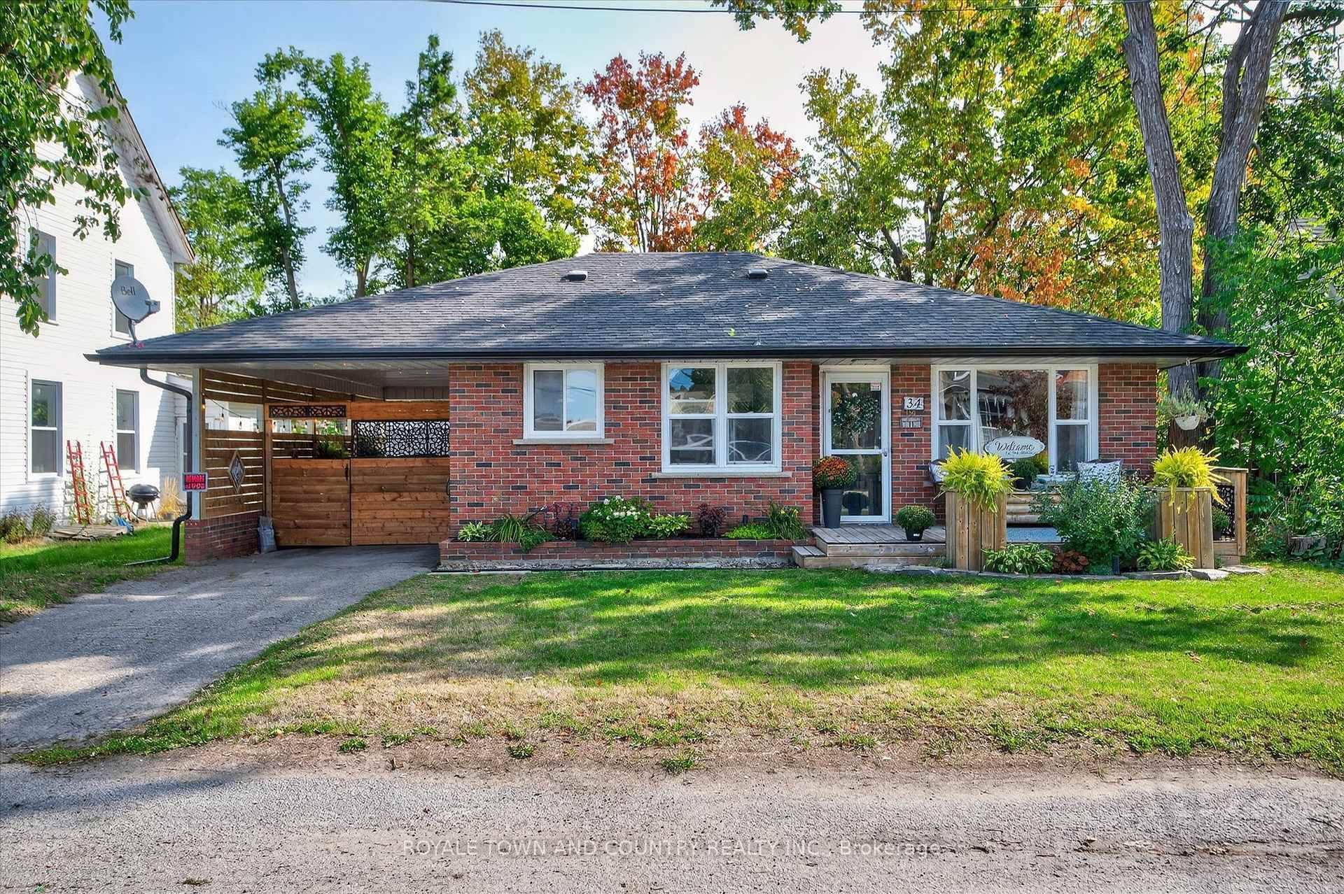 Charming Brick Bungalow in the Heart of Bobcaygeon.