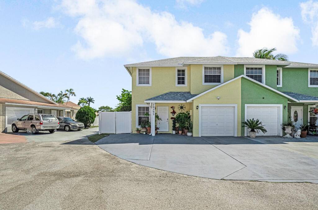 This beautifully maintained 3 bedroom, 2 bathroom home is move in ready with an updated kitchen, fresh paint, and a low HOA of just 52 month.