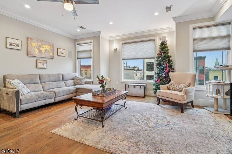 Don't miss the Private Roof Top Deck !