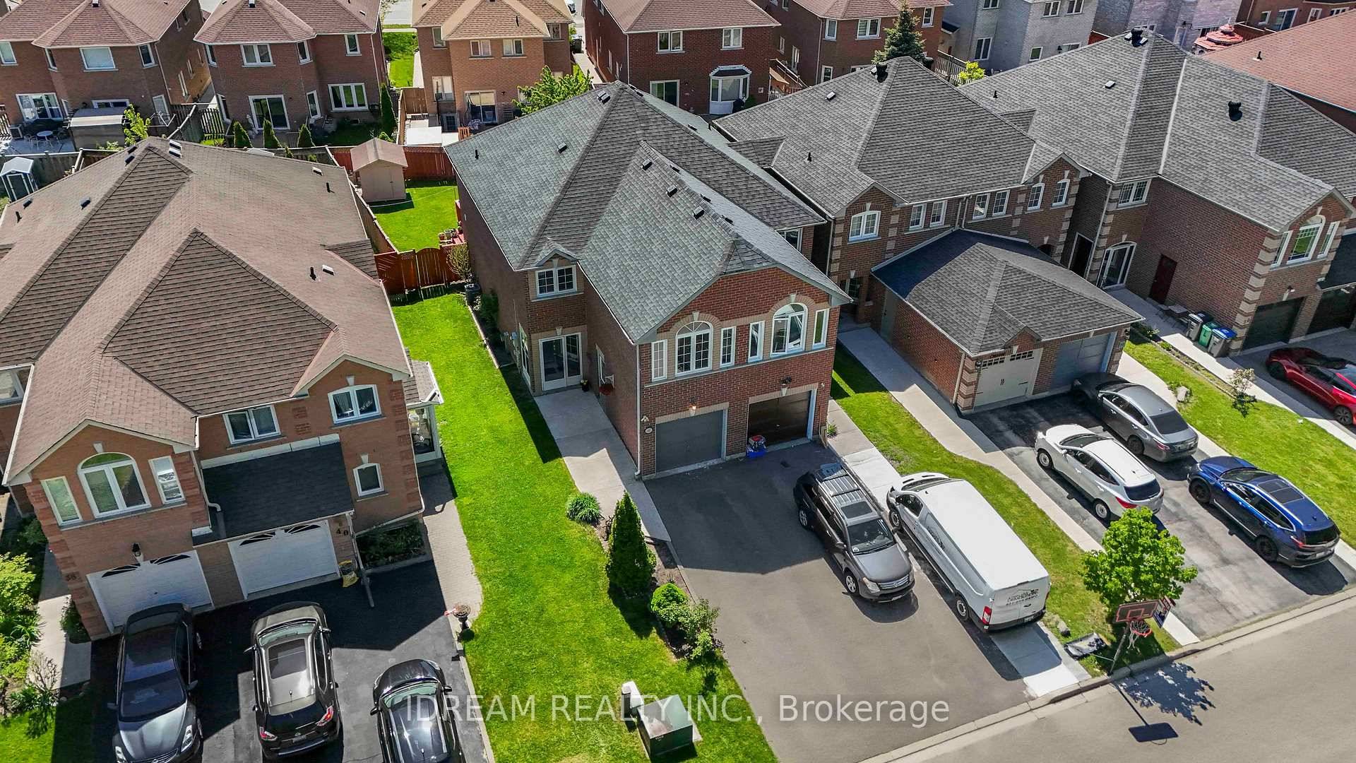 Beautiful Charming Freehold Link Home Feels Like a Semi Detached !