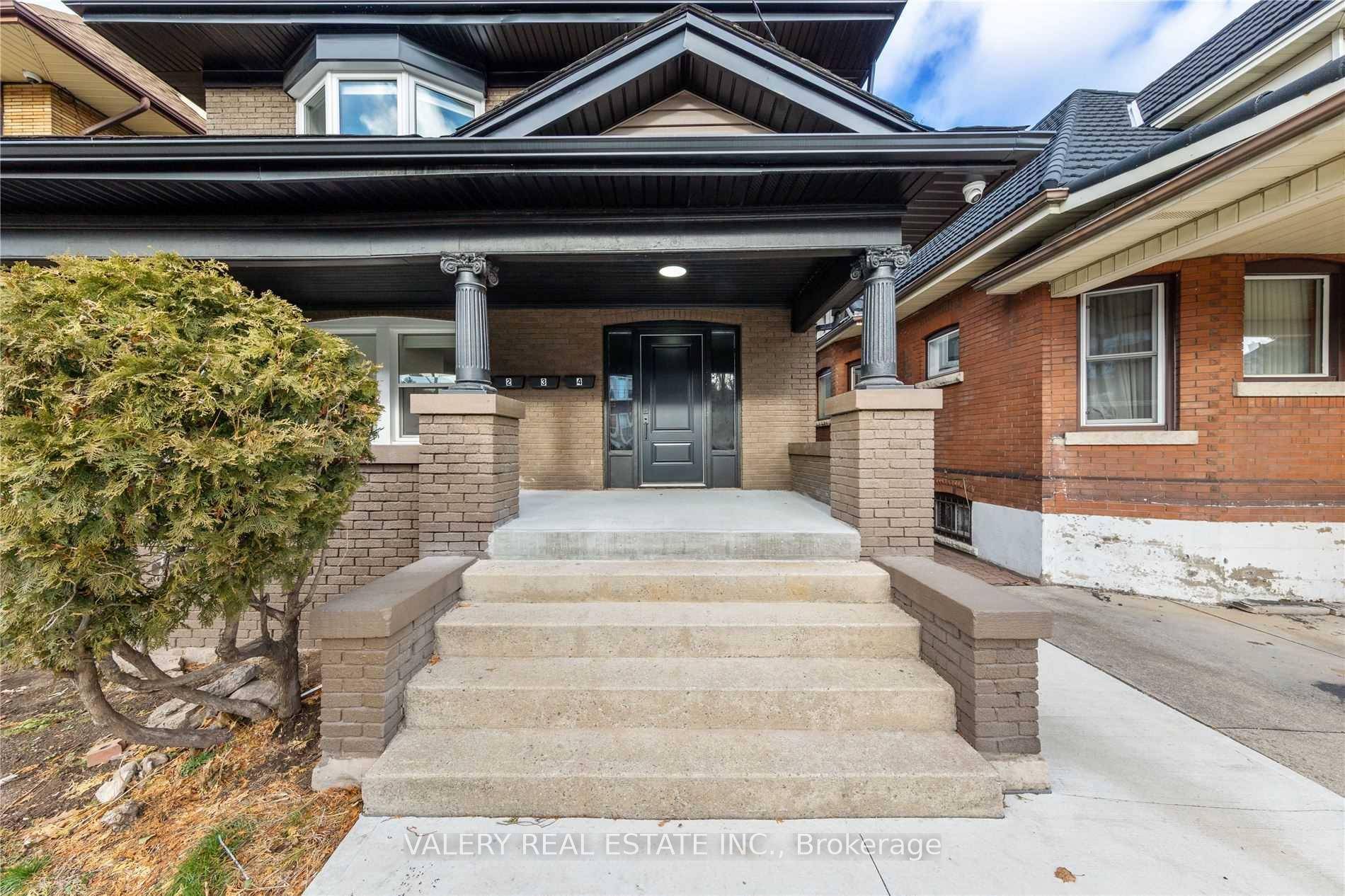 A beautifully renovated and spacious 2 bedroom, 1 bathroom apartment located in a quiet suburban neighbourhood of Hamilton.