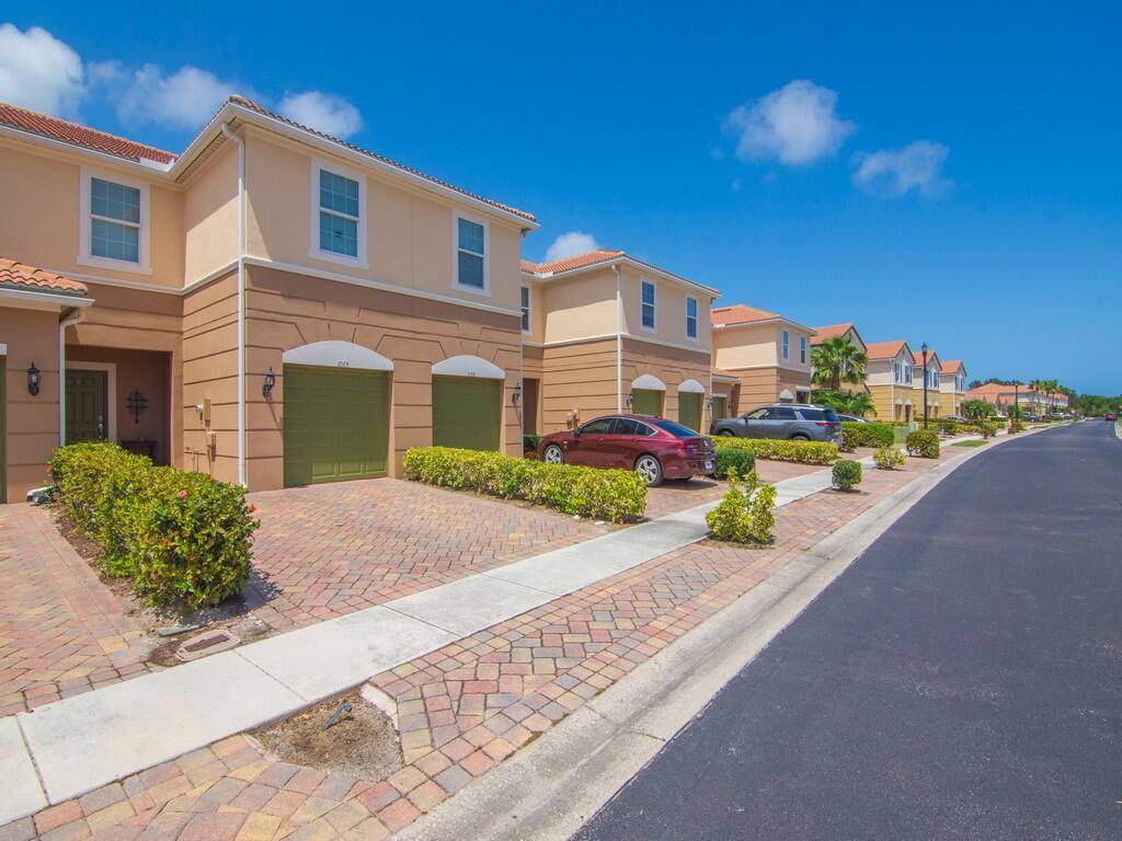 Beautiful 3 bed, 2. 5 bath 2 story unit with 1, 508 sq ft and attached 1 car garage.