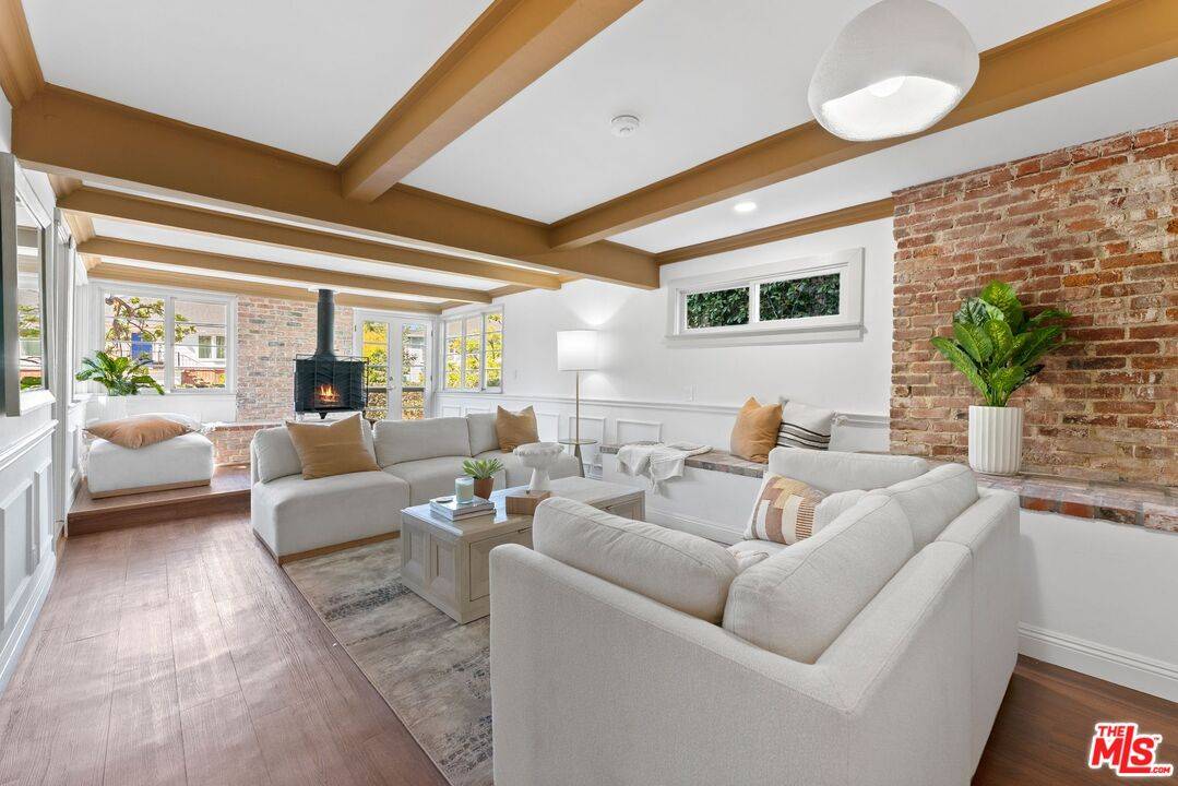 10320   Mississippi Ave 4BR Beverlywood La