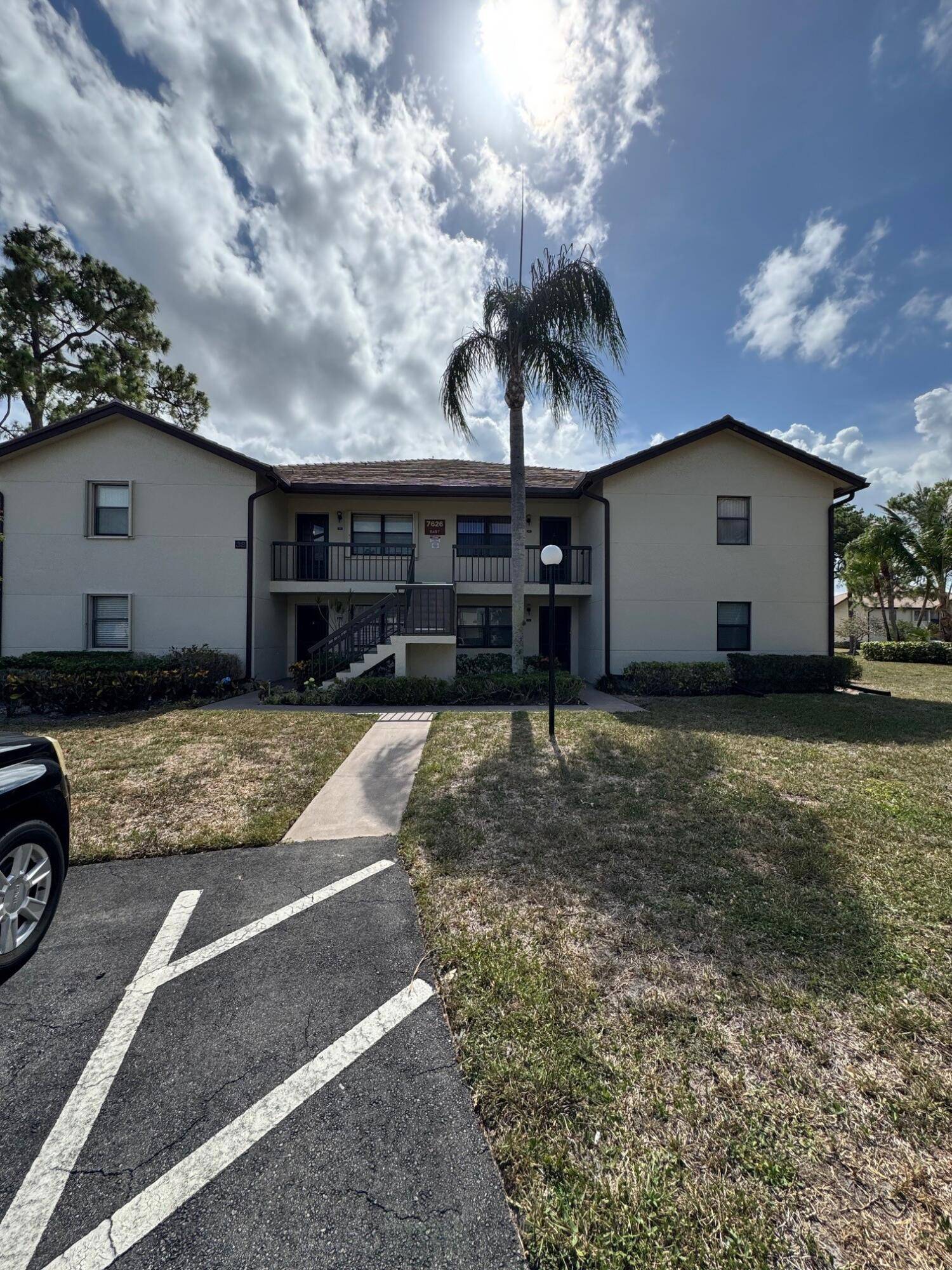 MOVE IN READY ! ! ! Great condo located in beautiful Lucerne Lakes, a 55 active community.