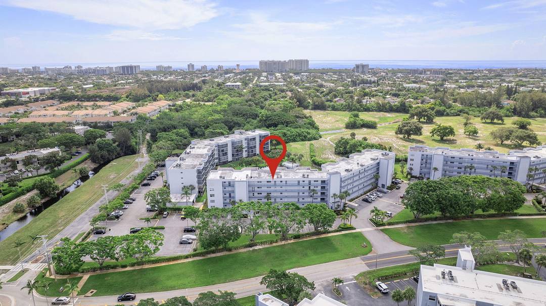 INCREDIBLE OPPORTUNITY to make this Top Floor unit your own !