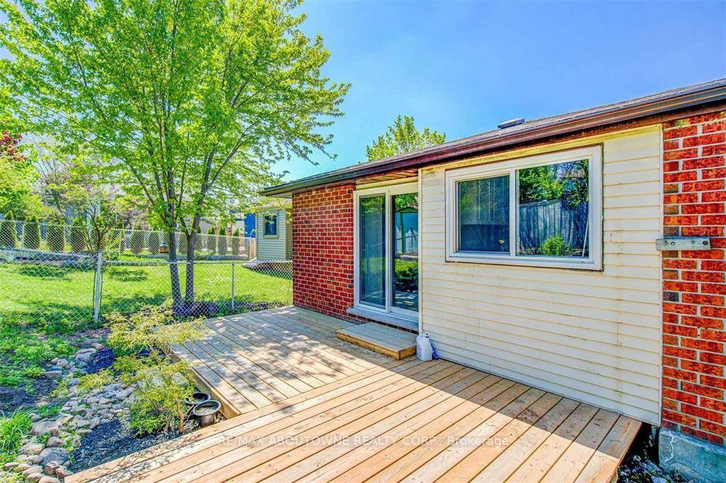 Welcome to 706 Scottsdale Dr, a charming five bedrooms bungalow in Guelphs sought after south end !