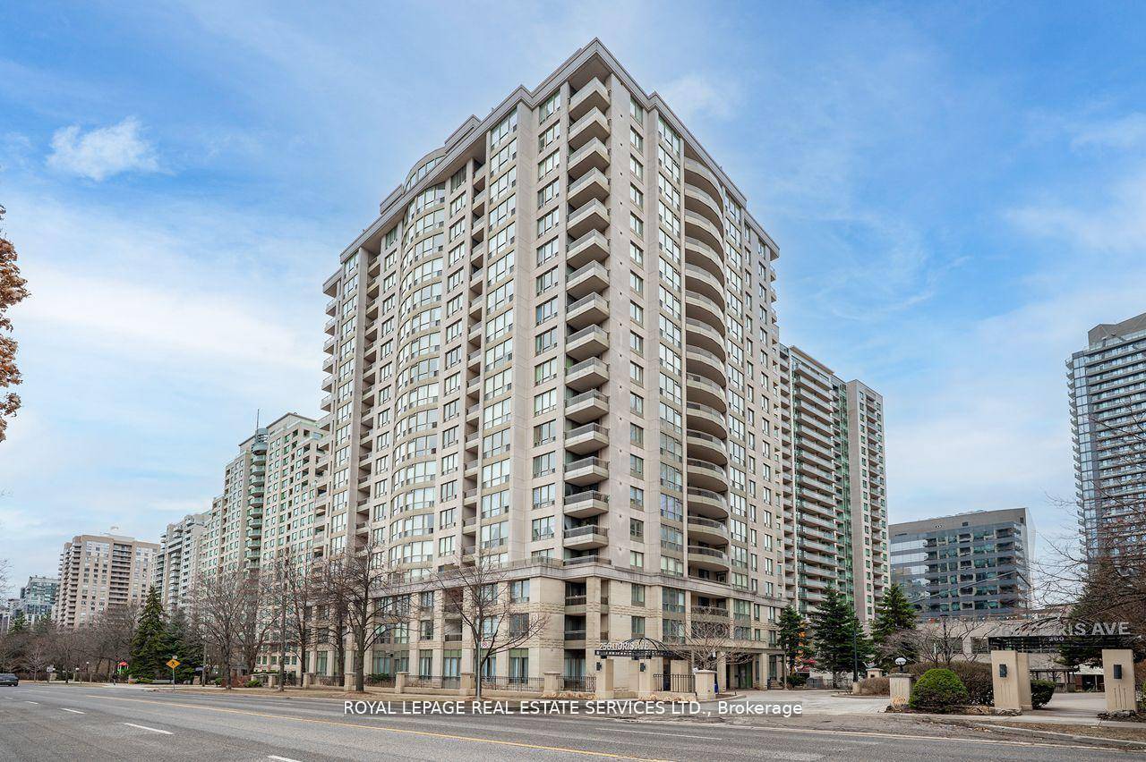 Beautiful corner condo with panoramic views in the heart of North York !