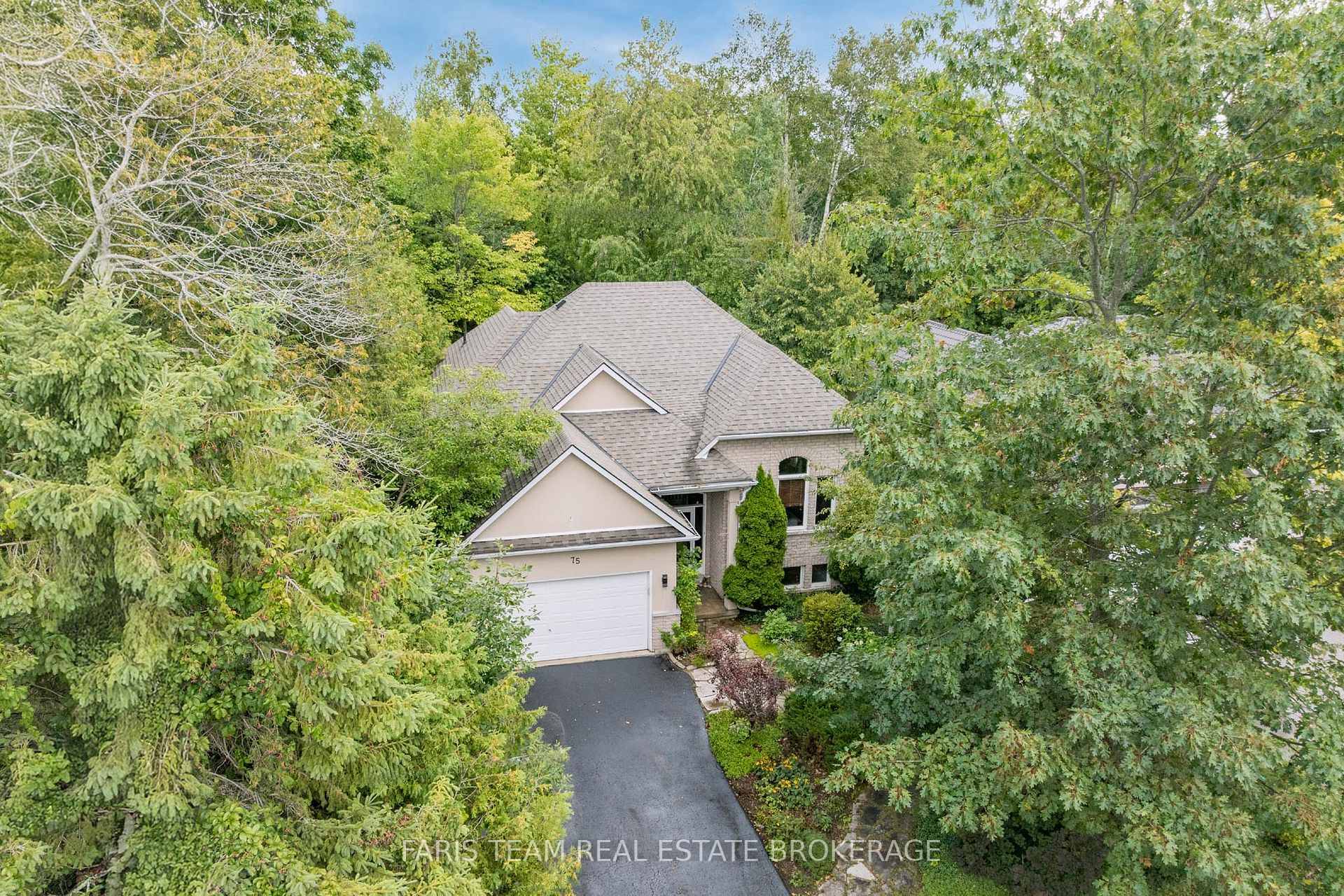 Top 5 Reasons You Will Love This Home 1 Just 500 metres from the sandy shores of Wasaga Beach and Georgian Bay, with a traffic light for safe crossings, perfect ...
