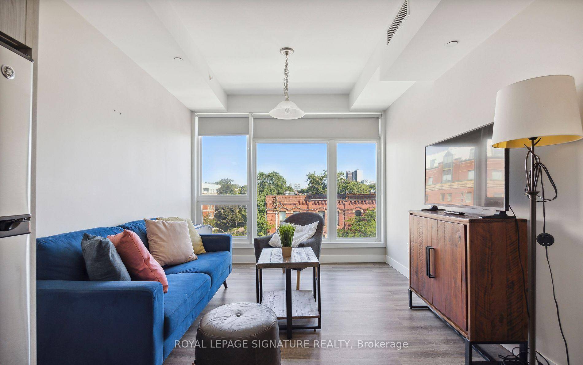 Furnished 2 level loft located downtown and walking distance to U of T !