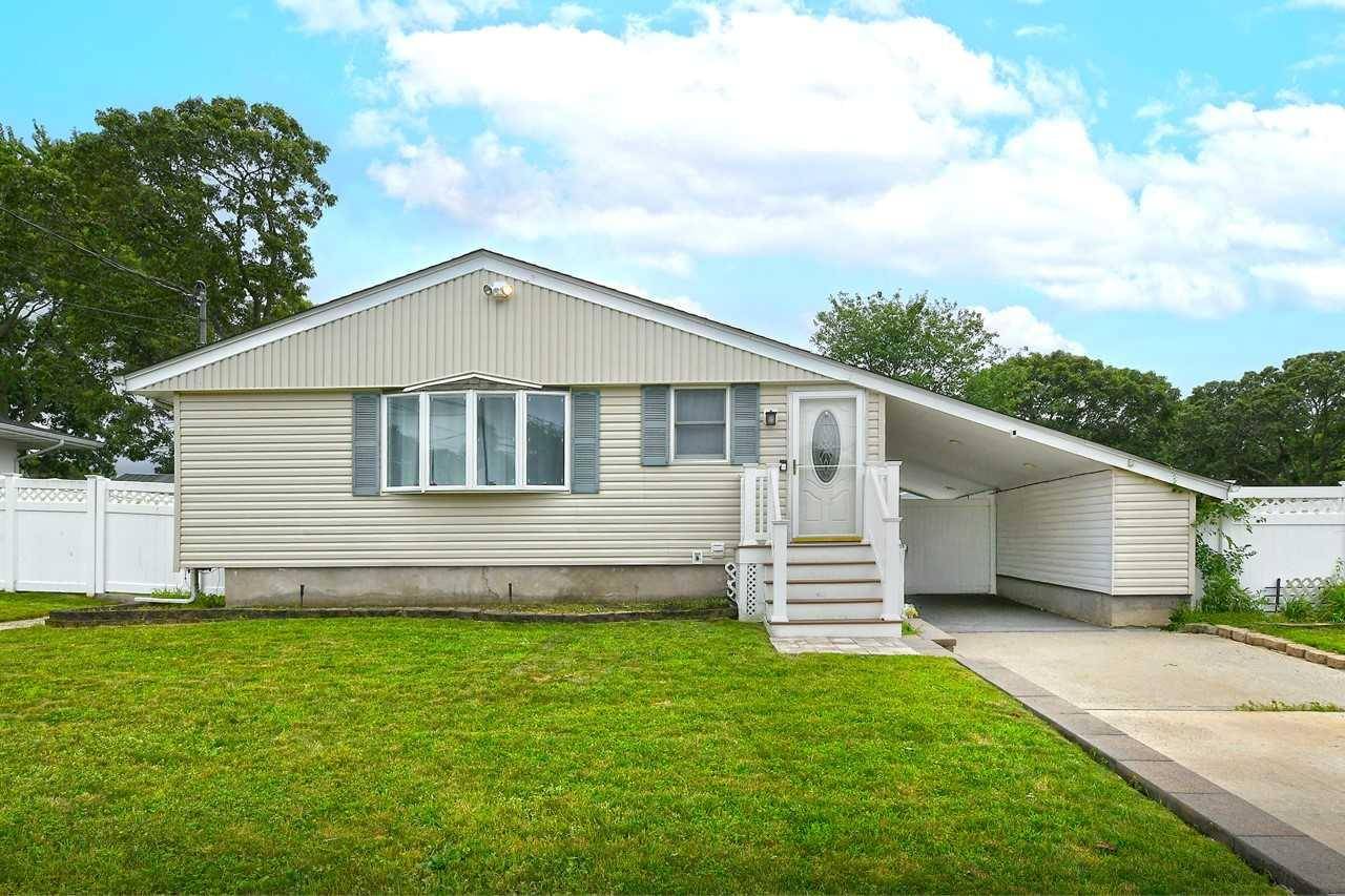 Sprawling Ranch close to highways and parks.