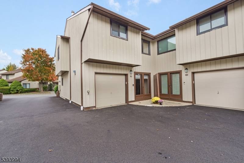 Located in the heart of the Belantrae community !