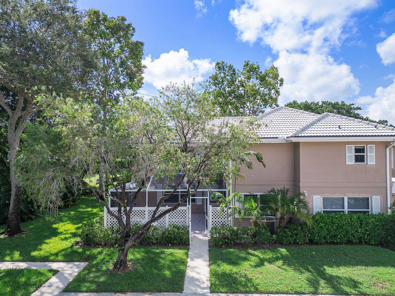 This beautifully remodeled townhome with a newly renovated kitchen has white wood Shaker cabinetry, quartz counters brand new stainless LG appliances.