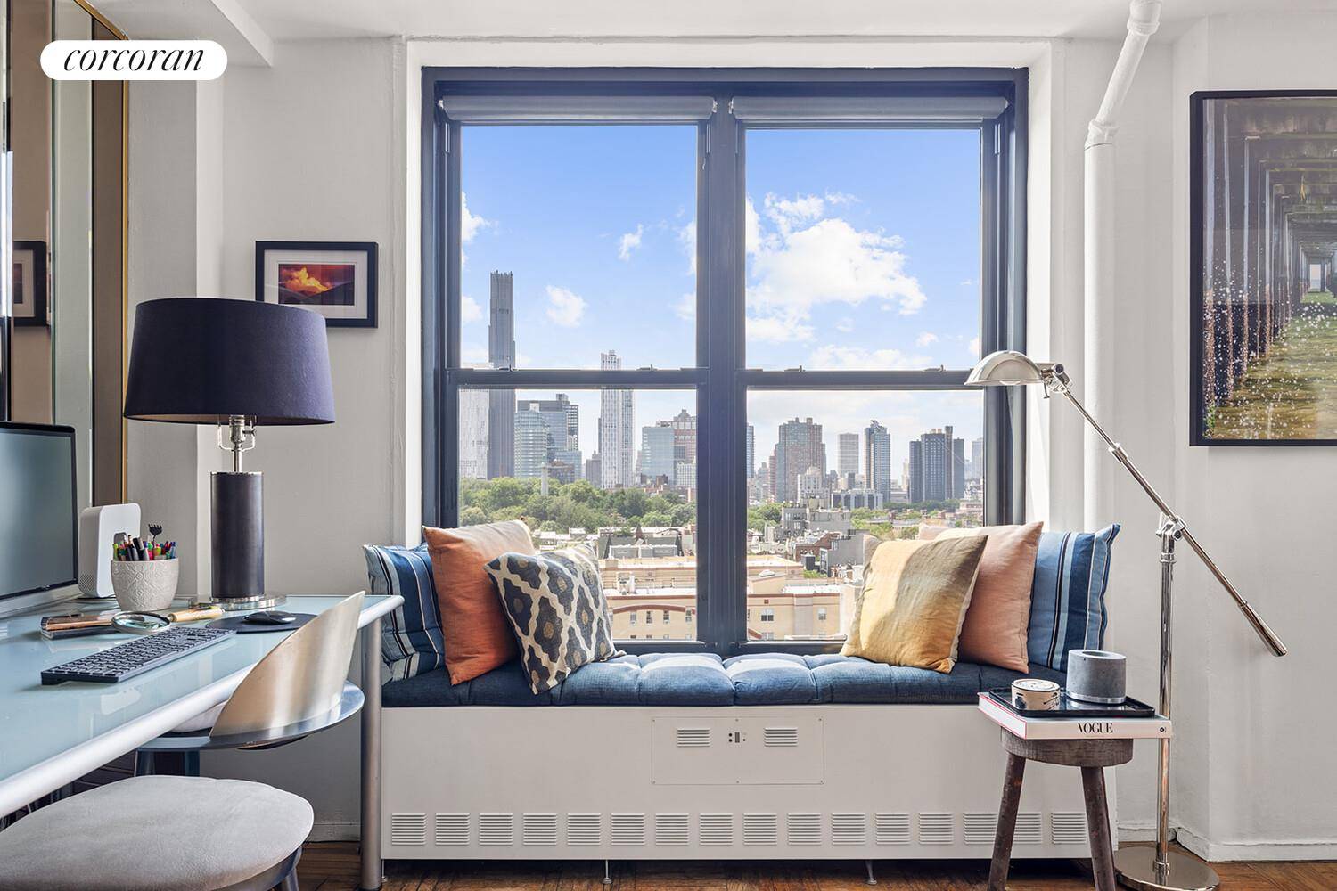 Incomparable views ! This top floor residence in the heart of historic Clinton Hill offers stunning open views of Brooklyn and Manhattan from the Empire State Building to the Brooklyn ...