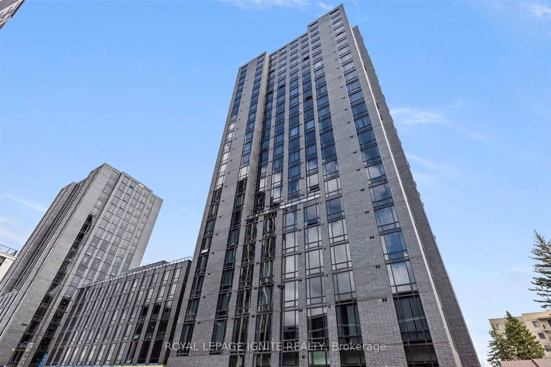 Prestigious luxury, bright and stylish fully furnished 1 bedroom Den condo in the heart ofWaterloo, walking distance to University of Waterloo.