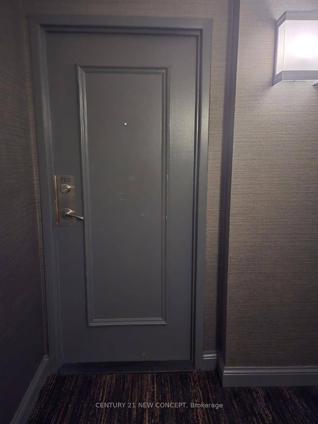 Lovely Sun Filled Corner Unit With Gorgeous Panoramic Views Of The Lake And Toronto Skyline.