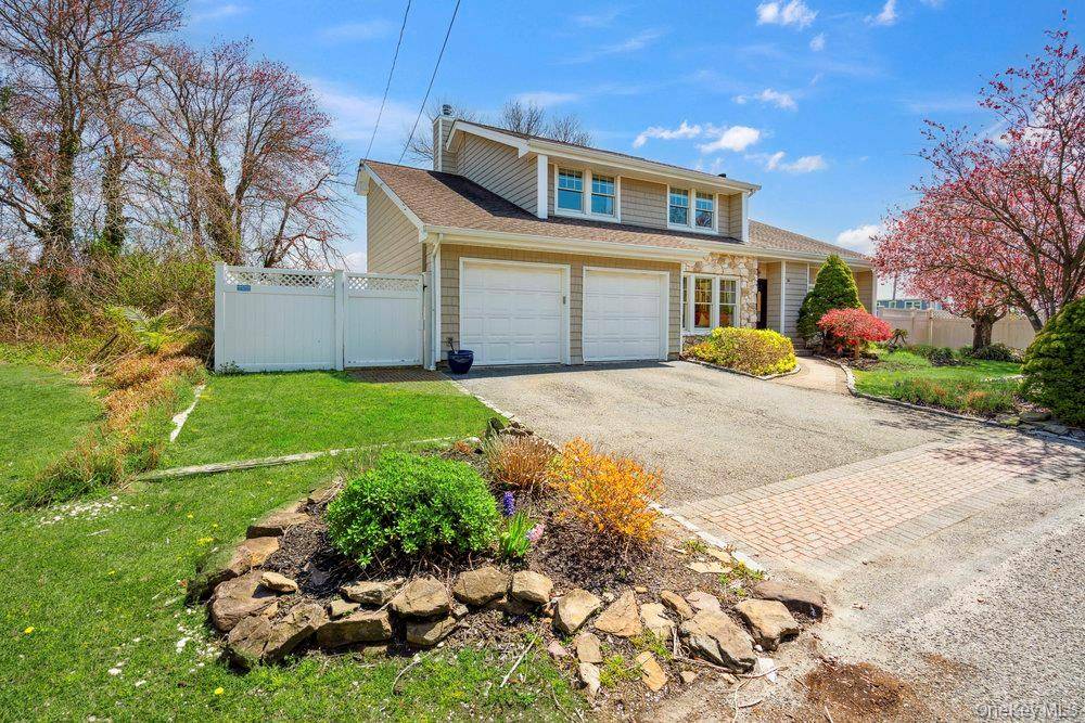 Oakdale South of Montauk Highway.