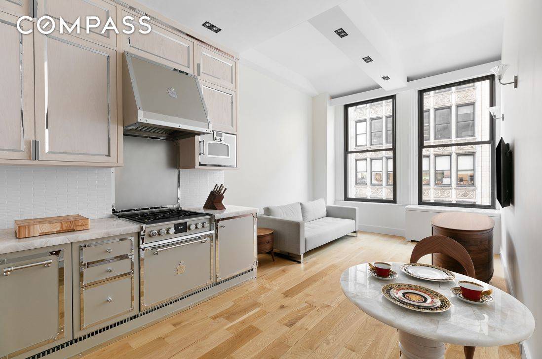254 Park Avenue South is a neoclassical Beaux Arts building located on the northwest corner of Park Avenue and 20th Street, in the heart of the Flatiron District.