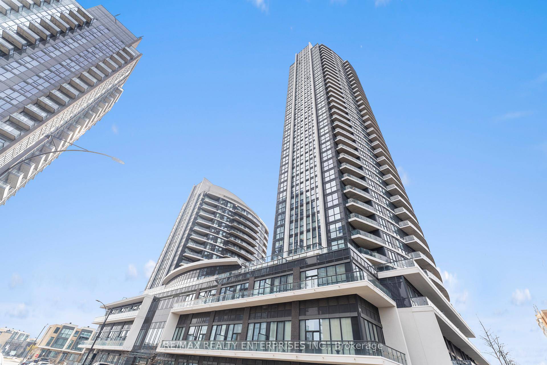 Stylish amp ; Modern 1 Bedroom Suite with Unobstructed East Views !