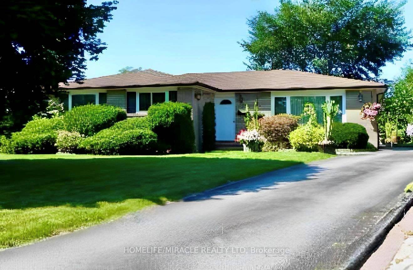 Welcome to this well maintained 3 bedroom bungalow located on a quiet court in a desirable Brampton neighbourhood.
