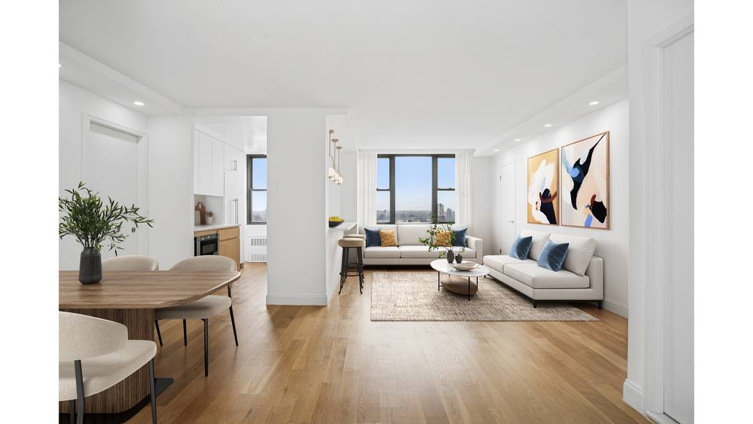 Sponsor Sale No Board Approval Welcome to Residence 31H at Park Towers, a beautifully renovated two bedroom, two bathroom home perched high above the heart of Gramercy.