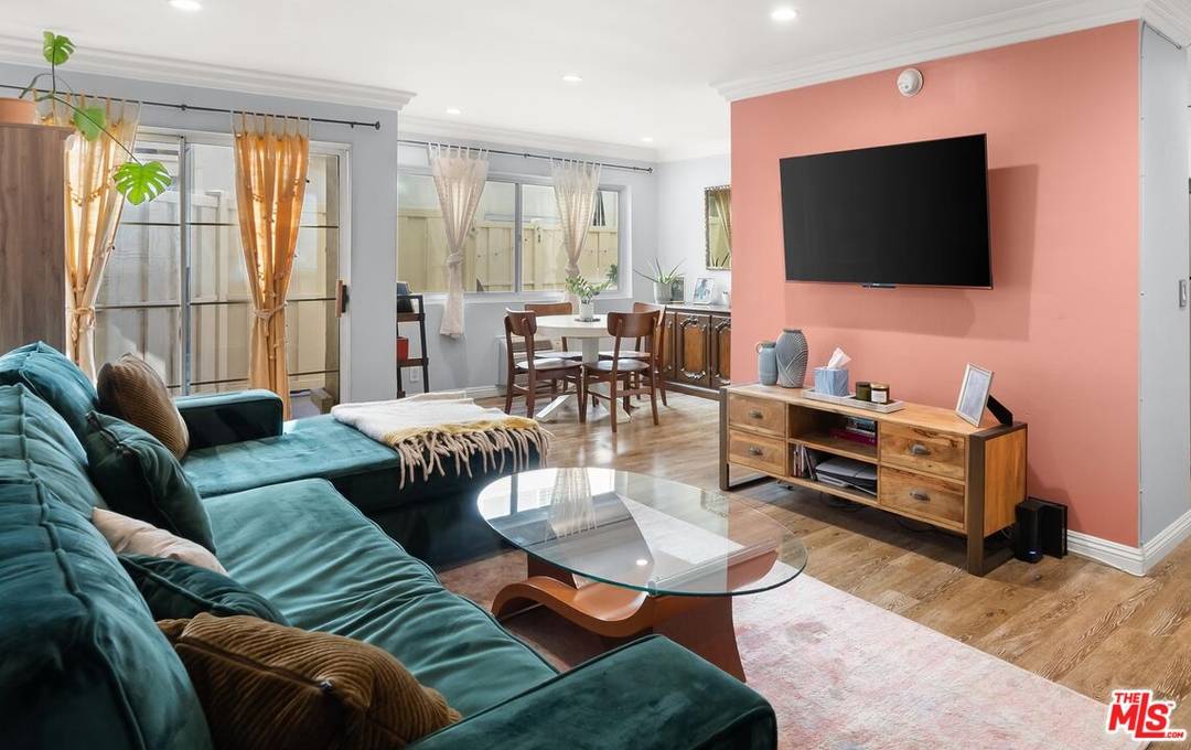 525 N Sycamore Ave 1BR Hancock Park La