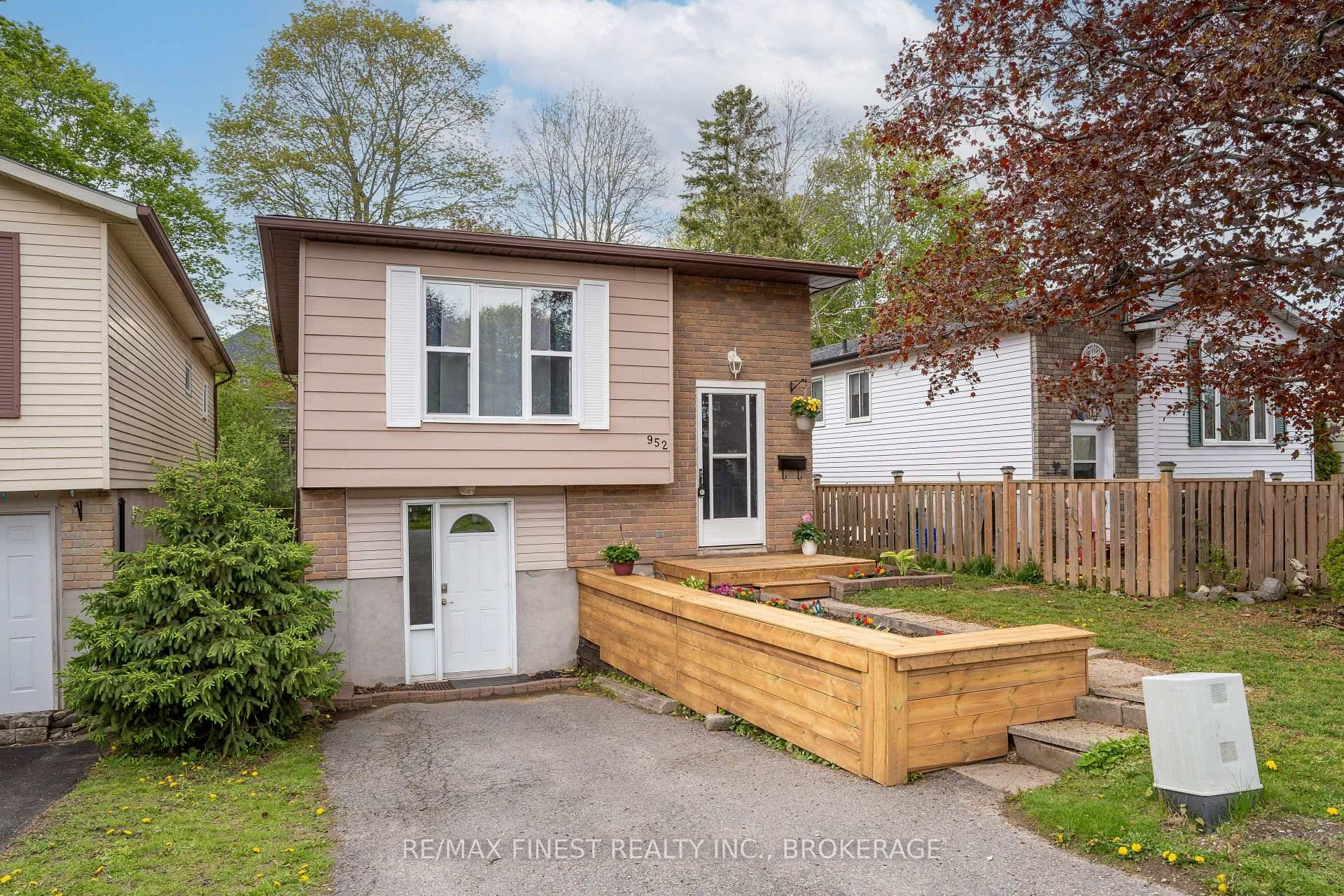 Located close to public transit, the Cataraqui mall, Old Colony Park and several other West End amenities you'll find 952 Old Colony Road.