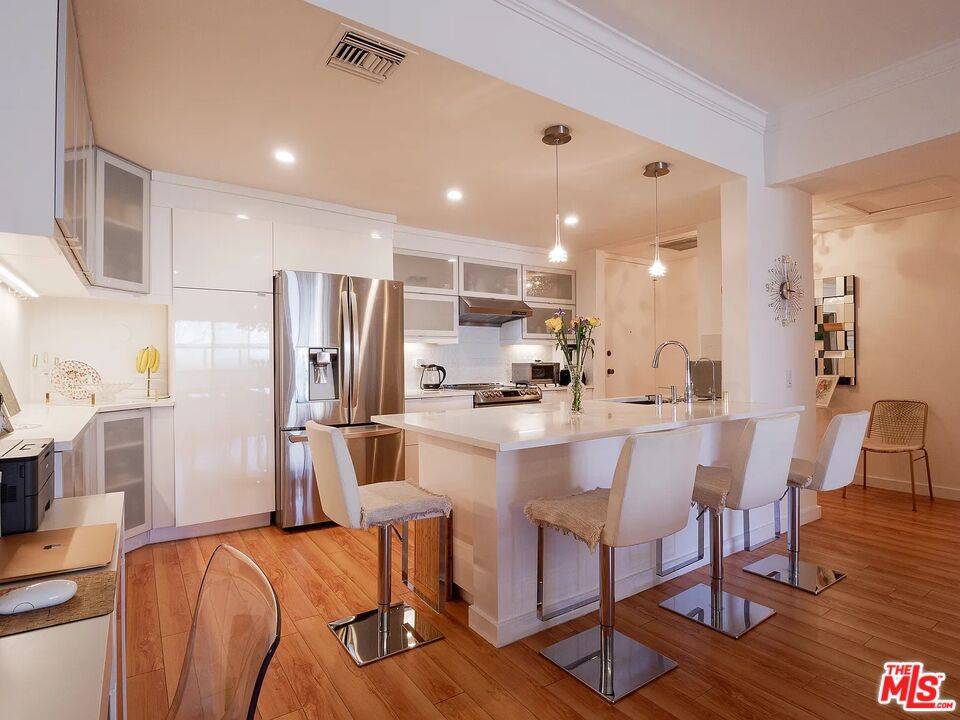 2276 S Beverly Glen Blvd 2BR La