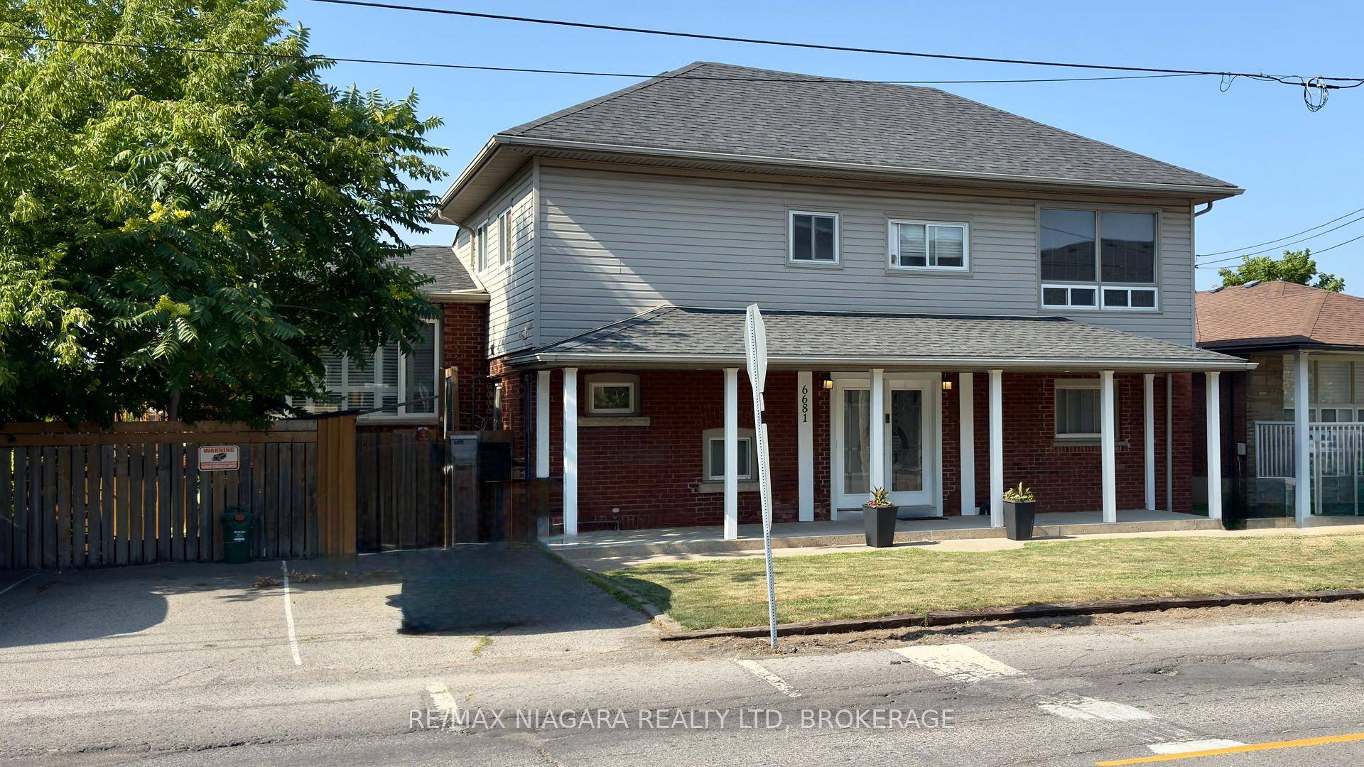 Welcome to this Colonial Style, Well Maintained 4 Plex for Investors or Owner Occupiers seeking a Turn Key property with exceptional curb appeal.