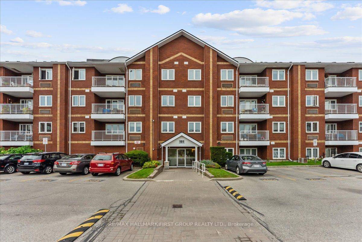 Live life by the lake in Discovery Bay one of South Ajax's hidden gems.