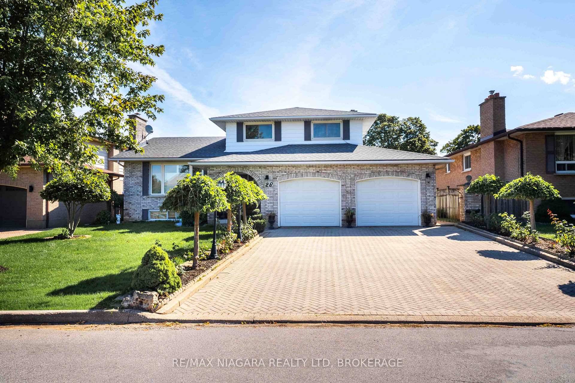 Custom built 5 level side split with over 3000sqft of finished sqft on a highly sought after, quiet crescent !
