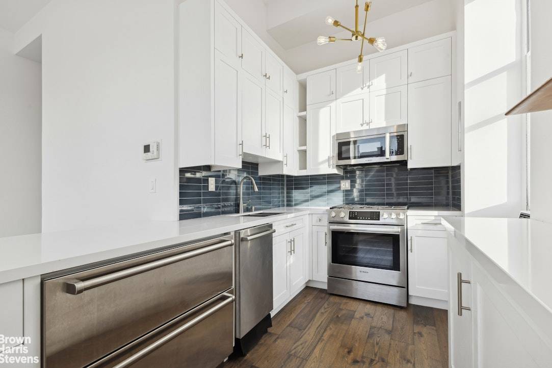 All the Brooklyn vibes are happening in this beautiful sun drenched one bedroom one bath rental, located at the nexus of Brooklyn Heights and Cobble Hill.