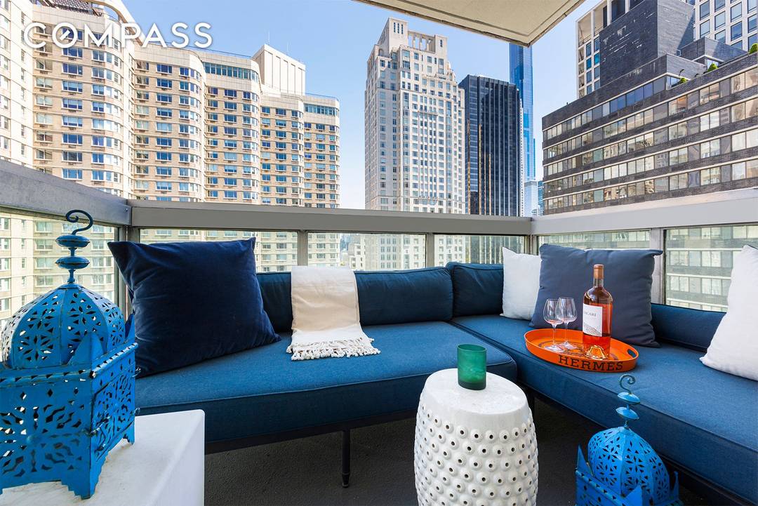 Beautifully renovated 1 bedroom, 1.